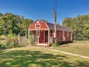 Paris Vacation Rental ~ 22 Mi to Mount Magazine!