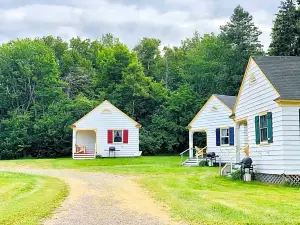 Green Gables Bungalow Court