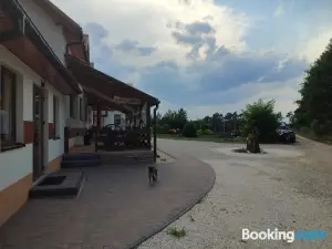 Agrowczasy Nad Stawem - Plus Strefa Jacuzzi Przy Domu z jedną sypialnią