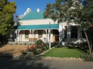 Ladismith Manor