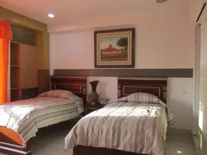 Rizzo Plaza Hotel