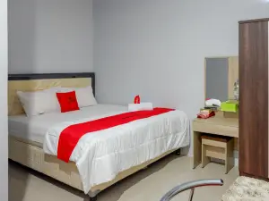 RedDoorz @ Hotel Grand Aulia Majene