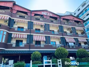 Molla Hotel Restorant