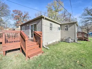 Cozy Hobart Retreat < 9 Mi to Lake Michigan!
