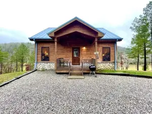 Charming, Pet Friendly Cabin, Perfect for Fishing, Family, Hiking and R&r! 2 Bedroom Cabin