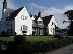 Hunters Lodge Hotel