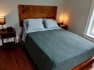 Historic Red Rooster Inn