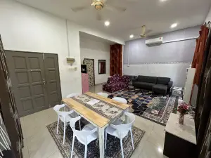 Azzahra Homestay Pekan Fully Aircond
