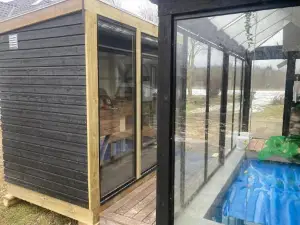 Poolhouse, No Smoking Everywhere
