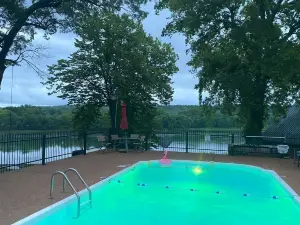 Enjoy the new hot tub and cozy cabin in the Ozarks
