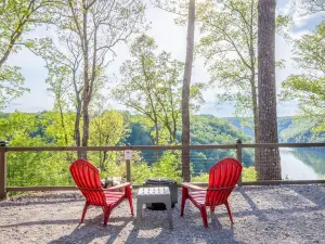Lake View Country Cabin at Bear Bluff Retreat