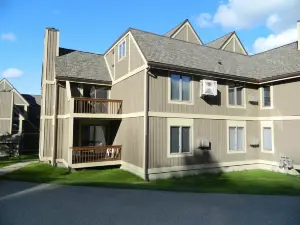 Peek'N'Peak Condo, great location, sleeps 10