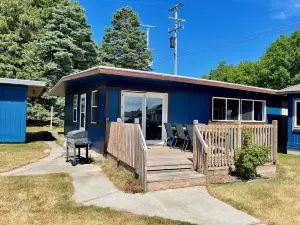 Cottage Cove · Lake Huron Beach Cottage No. 10