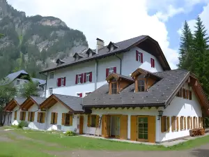 Hotel Croda Rossa