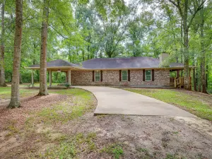 Peaceful Lucedale Hideaway on Private Acerage!