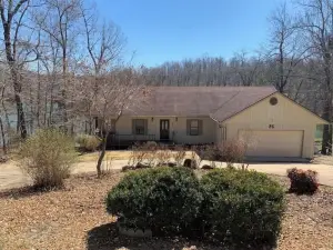 The Woodland View Lake House