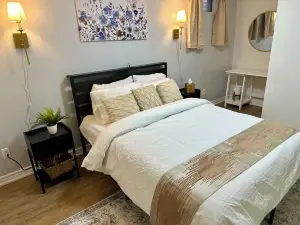 "Modern & Bright 2BR Retreat in Pickering – 12 mins from Waterfront