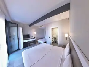 Lulubay Rooms & Suites