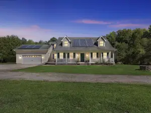 ลีโอ ฟาร์ม วิลล่า - ที่พักส่วนตัวให้เช่าที่สวยงามในชนบท 5 ห้องนอน โดย RedAwning