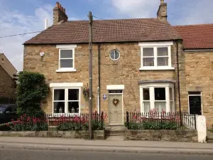 Moor End House Bed & Breakfast