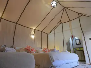 Sleep in Luxury Tent in Desert !
