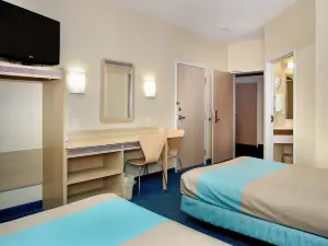 Motel 6 Peterborough, on