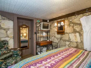 Kaleidoscope Inn & Gardens