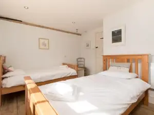 Driftwood Cottage Pets Go Free WiFi Included