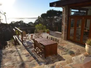 Of Stone & Wood Guesthouse