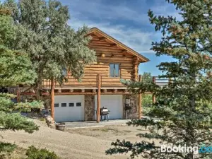 Exquisite Log Home with Lander Valley Views!