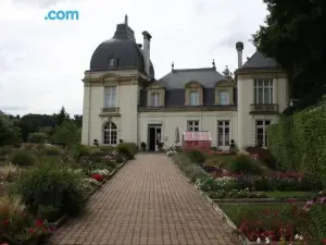 Confort et Nature, Duplex Idéal à Jouy-en-Josas, Parking Gratuit, 25 mn Orly, 10 mn Versailles