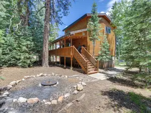 Deluxe Cabin w/ Game Room, Natl Parks Nearby!