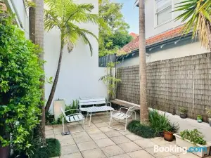 House 3 Bedrooms 2 Baths 2 Parkings in Mosman