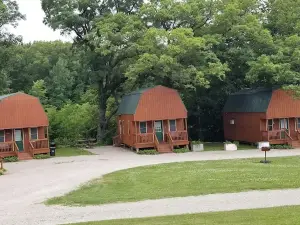 Loft Cabin #3 near beautiful Cedar River.