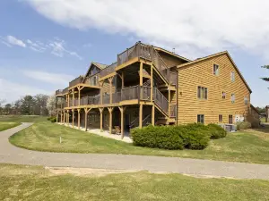 Luxury Lakeside living at Northern Bay Resort. Houses 13 with Exclusive BunkRoom