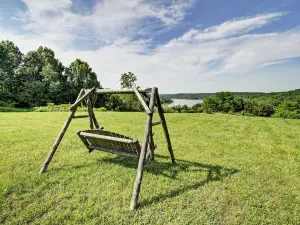 Cozy KY Escape with Hot Tub Near the Bourbon Trail