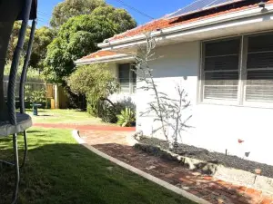2 Cute Cosy Cottage Garden 2brms