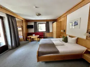 Hotel Zirbenhof