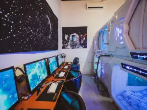 Hashtag.Capsule.Hostel
