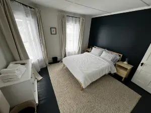 Newly Renovated 2BR by hospital w washer dryer