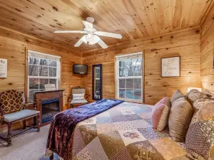 Peaceful Retreat - Fireplace, Creek View, Double Hammock