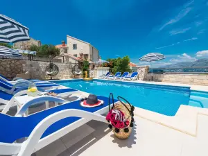 ヴィラ マルコック