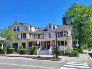 The Kennebunk Inn