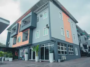 The Violets Hotel and Apartments