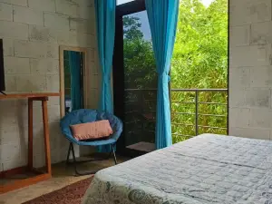 M&K House