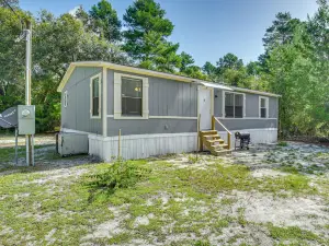 Crescent City Home w/ Charcoal Grill: Near 3 Lakes