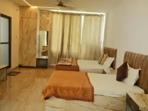 Hotel Satyam Restaurant by WB Inn