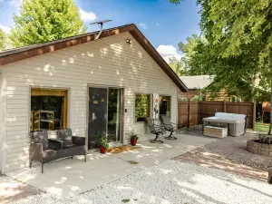 Cedar Bend Cabin with 4 person hot tub!!