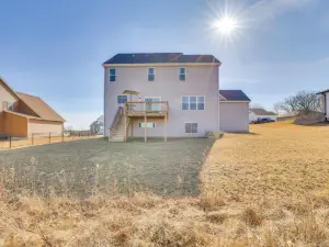 13 Mi to University of Wisconsin: Suburban Home