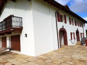 Appartement Charmant a Sare Avec Vue Sur la Montagne
